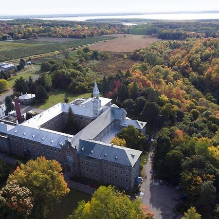 Auberge De L'Abbaye D'Oka Экстерьер фото