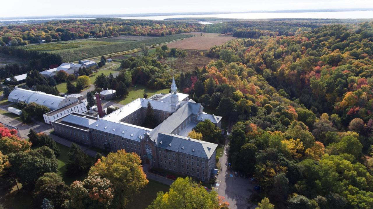 Auberge De L'Abbaye D'Oka Экстерьер фото