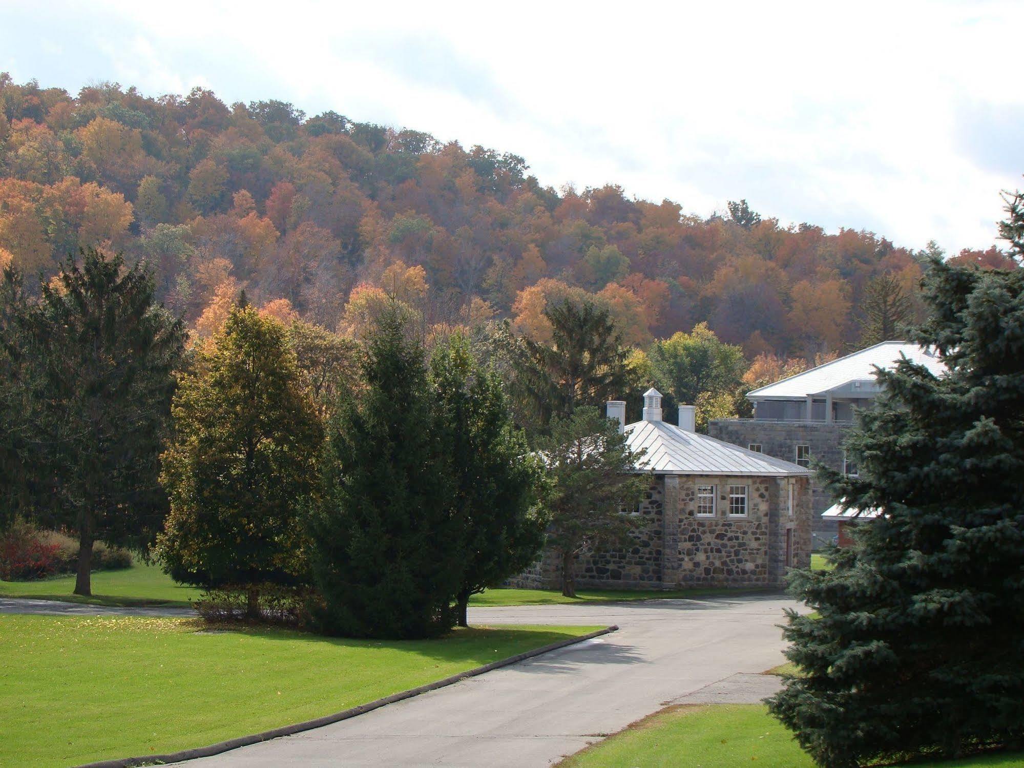 Auberge De L'Abbaye D'Oka Экстерьер фото